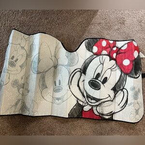 Minnie Mouse windshield cover